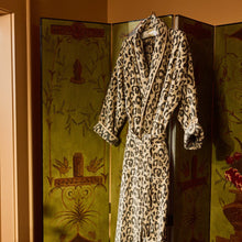 Load image into Gallery viewer, Weezie Women’s Long Plush Robe, Leopard SM
