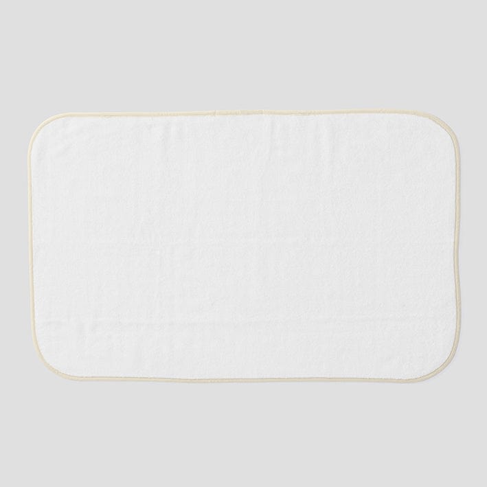 Weezie Signature Bath Mat, Sand on White